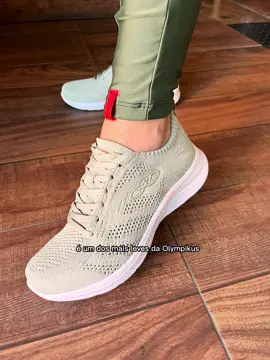 ✨Olympikus Ultraleve 130 Um dos tênis mais leve da marca.  👉Pesa apenas 130 gramas. Indicado para caminhadas de curta distância. Conta com Cabedal( refere-se tanto ao material usado em calçados, quanto à parte superior do calçado que cobre os pés), desenvolvido em uma camada única de tecido Knit(Tricot) com tecnologia Hypersox(tecnologia de cabedal em forma de meia, leve e flexível. Fácil de calçar e com ajuste perfeito ao pé), cano baixo, sem costura e com alta respirabilidade. Seu solado possui a tecnologia de amortecimento Evasense(tecnologia de entressola que proporciona absorção de impacto e alto nível de maciez, percebidos no momento do calce),com mais flexibilidade e leveza nas passadas. 👉Disponível numeração 33 ao 41. ✅Se você gostou e procura por tênis confortável e com tecnologia, nos envie uma mensagem e garanta o seu antes que acabe.  📌Lembrando que este modelo é um dos mais procurados e vendidos em nossa loja. #etcjf #olympikus #ultraleve #teniscasual #fyp 