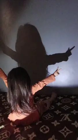 shadow @astrid.claire0 