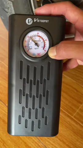 Máy bom hơi bằng tay mini nhỏ gọn , dễ dùng , bơm hơi chỉ mất 30s món đồ lên có trong nhà nha các bác #xuhuong #fyp #bomdiencamtay #bomdienmini 