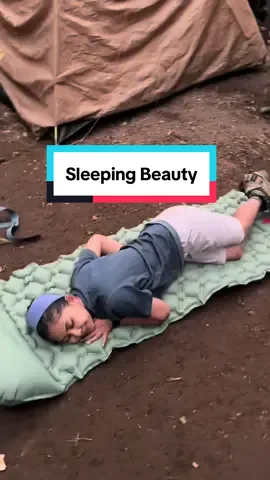 Ganti matras pake sleeping pad. Bisa sleeping beauty di gunung: nyaman, empuk, ringkas, simpel #sleepingpad #kasurangin 