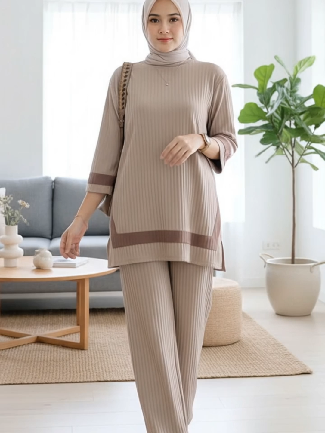 ✨AMIRA SET - Chic & Classy Look!✨ Mau tampil elegan tapi tetap nyaman? AMIRA SET solusinya! 💯 Dengan desain simple tapi tetap mewah, cocok untuk daily look, kerja, atau hangout bareng bestie 💕 🧶 Material: Uniqlo Knit Hornet 📏 LD 110-120 cm | PB 75 cm 📏 LP 62-120 cm | PC 90 cm 💸 Cuma Rp70.000 aja! Bisa banget dipadukan dengan heels atau flat shoes 😍 Siapa cepat, dia dapat ya! 📦 Order sekarang di Keranjang Kuning #AmiraSet #SetelanHijab #BajuHarianWanita #BajuKnitPremium #OotdHijab #OutfitKerja #SetelanCewek #SetelanKekinian #TiktokFashion #HijabChic #FashionMuslimah #SetelanMurah #TiktokShopIndonesia #OutfitHijabers #BajuKerenMurah