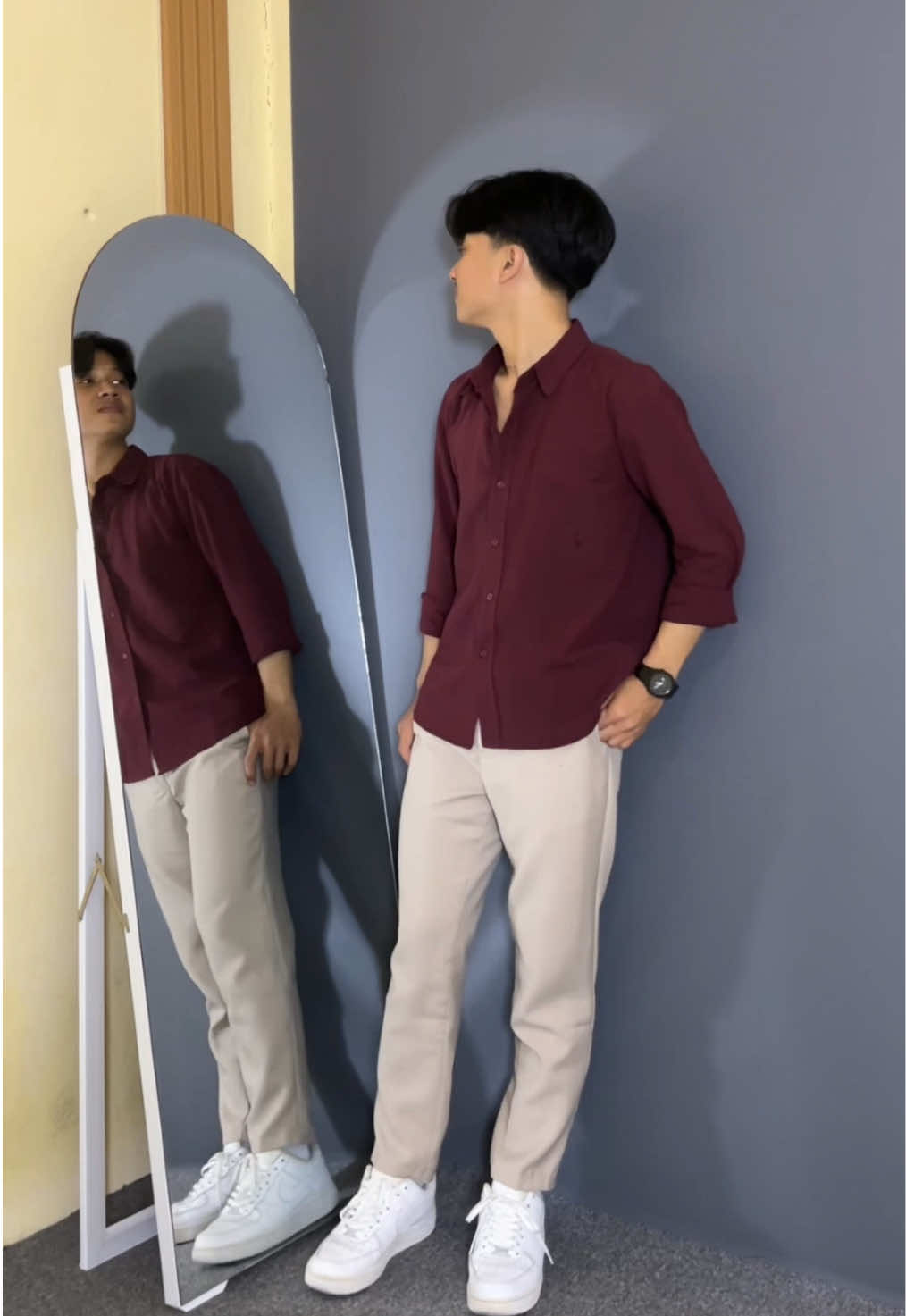 Cowo wajib tau!! Styling kemeja loo masih gitu gitu aja? Cobain gini deh pasti makin ganteng🙌#kemejastyle #kemejalinen #cleanoutfit #styletips 