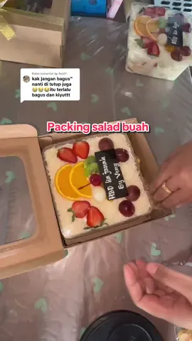 Membalas @Ig: liys21 amaan ya kaa salad buahnya kita wrap  #salad #saladbuah #samarinda #fypシ゚ 