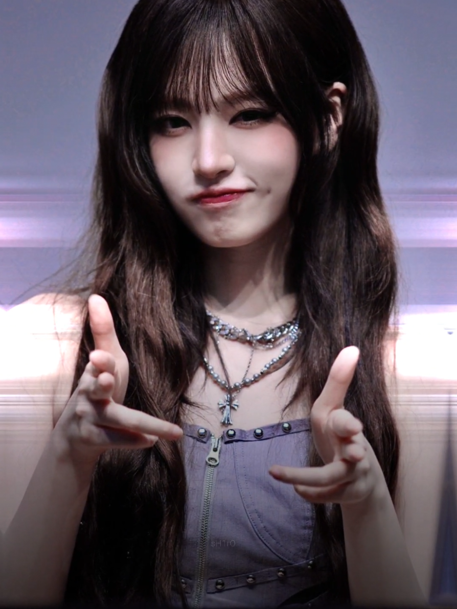 Liz doing toma toma 😎 #liz #ive #kimjiwon #fyp 