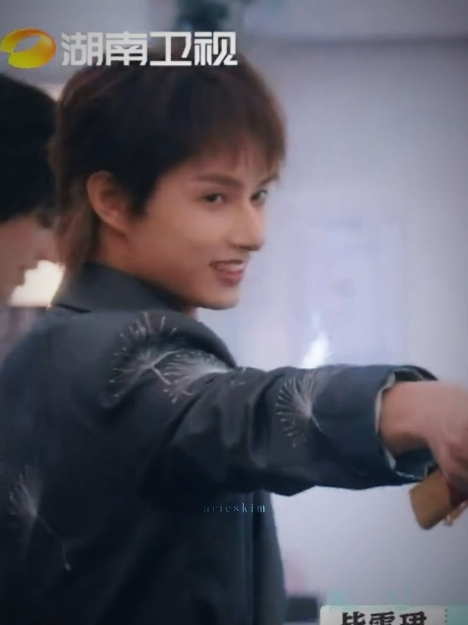 jun with a sword is so cool! now, i really can't wait to see his sword fight scenes as general wen liangchen in 
