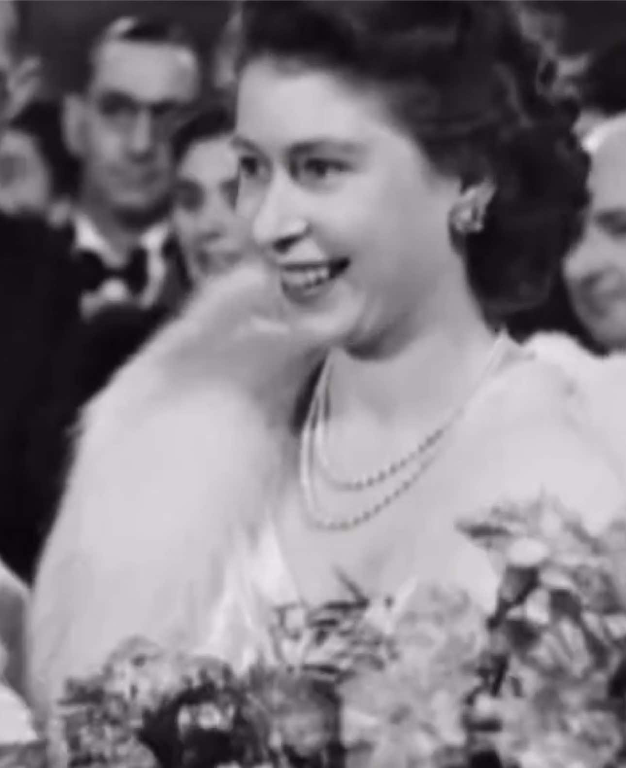 Three years ago today, Her Majesty Queen Elizabeth II passed away. A monarch who devoted her entire life to duty and service, leaving behind an unforgettable legacy.  May she rest in peace.🖤🕊️ #passedaway #queenelizabeth #bristishroyalty #britishroyalfamily #queen 