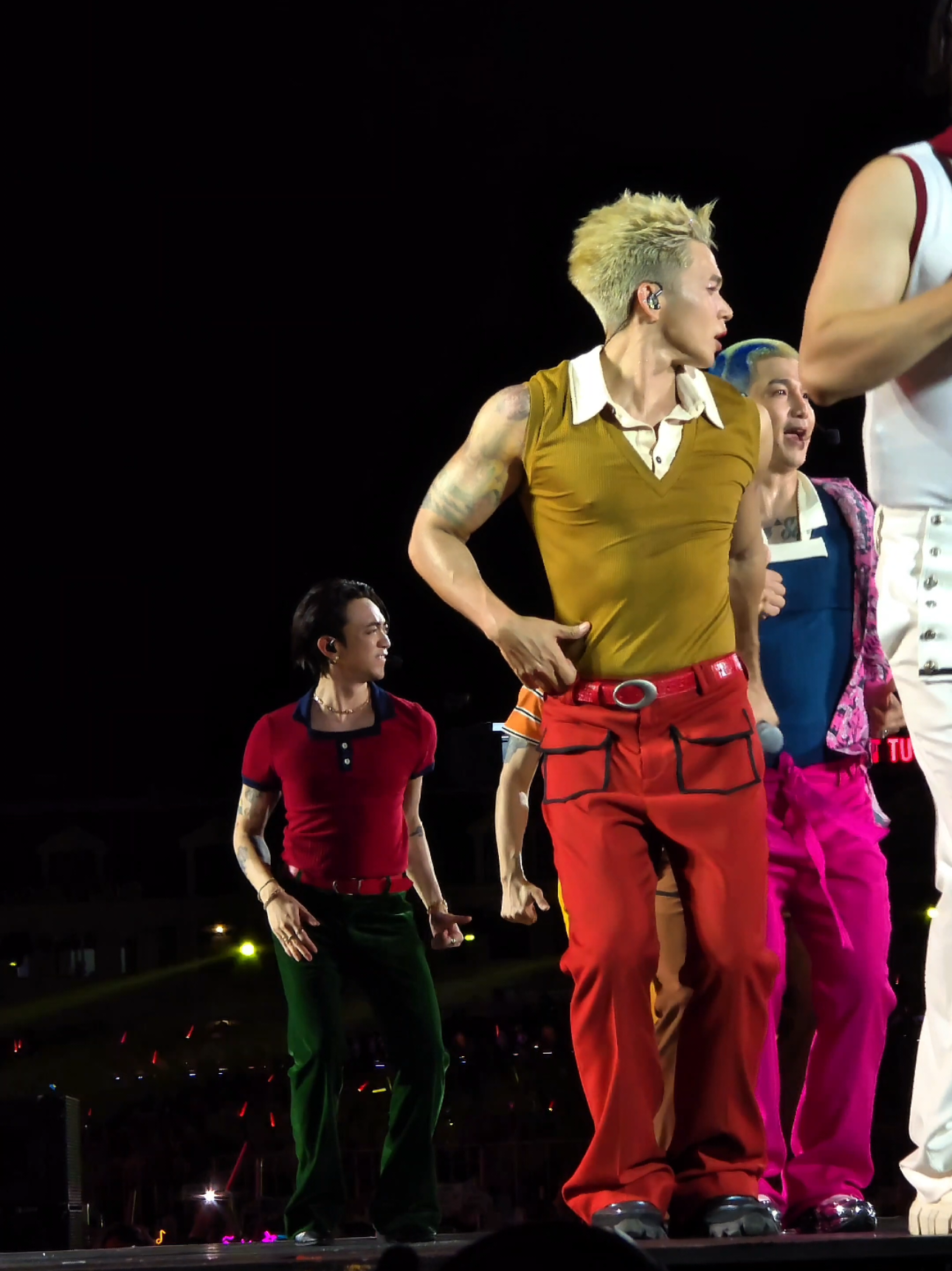 Nói về độ dẻo của anh Jun thì nó là cái ghế 🫠 #NhaCaLon #JunPham #ATVNCGconcertDay7 #fancam  #ATVNCG 