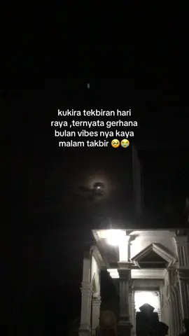 “jadi keinget malam takbir hari raya 😭🥹🥹🥹#takbirangerhanabulan#malamtakbir#harirayalebaran#fyppp#menuju #lebaran2026 #ramadan2026🕌📿🤲 #ramadan1447h💫🕌✨ 