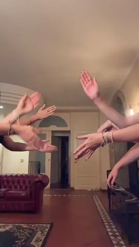 Hab die hübschesten Freundinnen 😛💋 #BestFriends #gocrazy #club #italy #vacation 