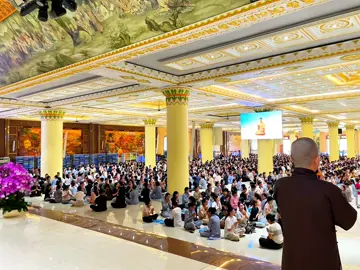 ☘️Mình là sự tiếp nối của Cha, mình là sự tiếp nối của Mẹ. Và mình mang Mẹ, mang Cha đi về tương lai. Phải biết mỉm cười cho Mẹ, thở cho Cha và bước đi cho cả hai.     ☘️Sự tiếp nối đẹp đẽ của Cha Mẹ nơi mình là biểu hiện cụ thể nhất cho lòng Hiếu. Thiền Sư: Thích Nhất Hạnh  #khoatusinhvien #chuakhainguyen #thien #hocphat #vulanbaohieu #huongtubi #viraltiktok 