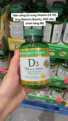 Hiện nay nhiều người bận rộn ít đầu tư cho dinh dưỡng cũng như ngại nắng, sợ đen làm giảm thiểu việc tiếp xúc với ánh sáng mặt trời tự nhiên trong một khoảng thời gian cần thiết để hình thành đủ Vitamin D.  👉Triệu chứng thiếu vitamin D ở người lớn bao gồm mệt mỏi, đau nhức xương khớp, yếu cơ, rụng tóc, thay đổi tâm trạng , vết thương lâu lành, và dễ bị ốm hơn. Thiếu vitamin D cũng có thể gây ảnh hưởng đến sức khỏe răng miệng và làm tăng ng.uy cơ mắc các bệ.nh xương khớp. ❤Một số cách bổ sung vitamin D như hấp thụ vitamin d bằng ánh nắng mặt trời, ăn lòng đỏ trứng, cá béo, hải sản, nấm, các loại ngũ cốc hoặc bổ sung thực phẩm chức năng. 🍀Hàng Mỹ Nhập xin giới thiệu Viên uống bổ sung Vitamin D3 125 mcg Nature's Bounty, 400 viên. Thành phần vitamin D3 tự nhiên dạng lỏng được chứa trong viên nang mềm dễ tiêu hoá và hấp thu vitamin D3 vào cơ thể. #d3 #vitamind #naturesbounty #vitamind3 