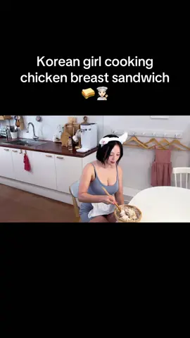 Korean girl cooking chicken breast sandwich 🥪👩🏻‍🍳 #gawonaa #wony #koreangirl 