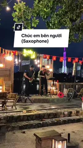 Chúc em bên người .. #saxophone #chucembennguoi #tiemcafetovo #saxophone_tovo #landmark81 
