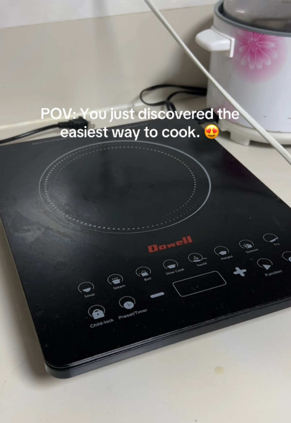 Electricity lang gamit, di mo na kailangan bumili ng gas! Tipid, safe, at mabilis pa magluto gamit ang Dowell Induction Cooker 💡🍳 Perfect para sa dorm, condo, o kahit maliit na kitchen! Tap the link in bio para makuha mo na 🔥 #dowell #inductioncooker #dowellinductioncooker #gasfree #budgettips 