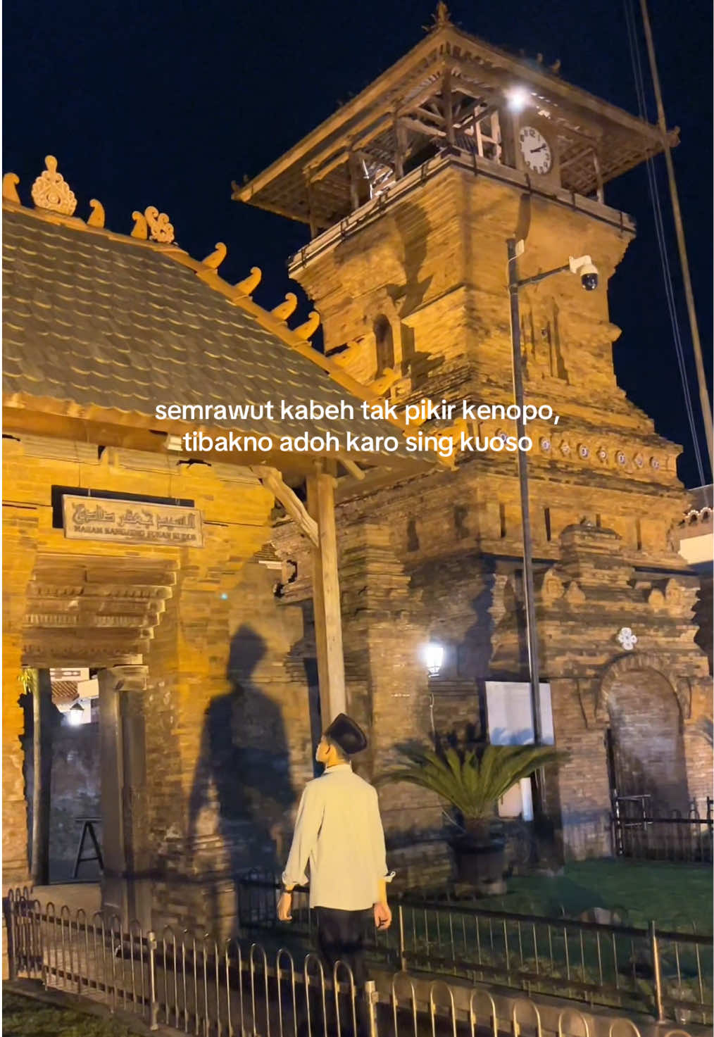 إِنَّ صَلَاتِى وَنُسُكِى وَمَحْيَاىَ وَمَمَاتِى لِلَّهِ رَبِّ ٱلْعَٰلَمِينَ #ziarahwali #ziarahwalisongo #makamsunankudus #sunankudus #menarakudus 