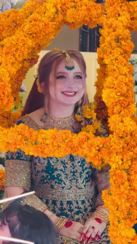 Sana Mahndi ✨📸🎥 #wedding #outfit #lahore #pakistan #bride 
