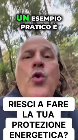 Scopri come creare il tuo scudo energetico attraverso la visualizzazione! Immagina di essere avvolto in una luce dorata che ti protegge e filtra le energie negative, mentre accoglie quelle positive. Questa semplice ma potente pratica ti permette di stabilire confini energetici più solidi. La chiave è la consapevolezza: quando ti senti vulnerabile alle energie che ti drenano, fermati e respira. Radicati come un albero, con radici che affondano nella madre terra, per mantenerti centrato e forte. La protezione energetica non è una barriera, ma un filtro intelligente. Ricorda, la tua mente è come un paracadute: funziona meglio quando è aperta! ✨ #ProtezioneEnergetica #Visualizzazione #CrescitaPersonale #Consapevolezza #EnergiePositive #Meditazione #Benessere #ScudoEnergetico #Spiritualità #Mindfulness