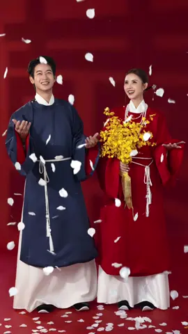 Ta nói ảnh cổng mà trưng mấy hình này thì quá tự hào dân tộc luôn 💕 #mariebridal #váycưới #côdâu 