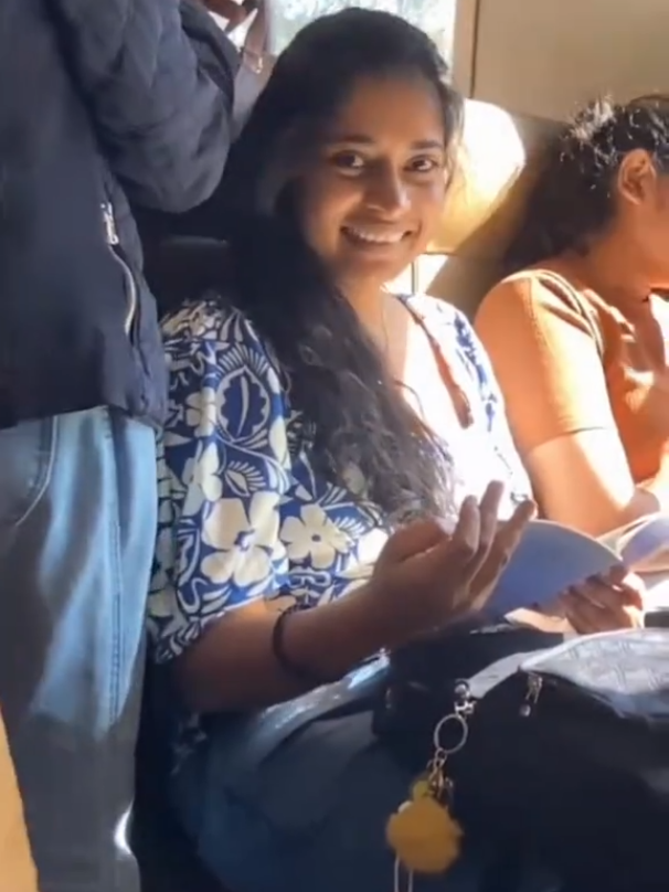 🌙♥️ #creatorsearchinsights  #smile #1millionaudition #viral #srilanka 