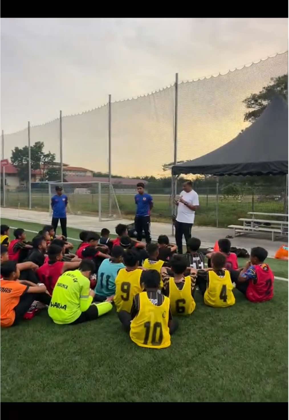 Alhamdulillah selesai fasa kedua pemilihan NFDP kebangsaan At Selangor U12. Kepada anak anak buatlah yang terbaik untuk negeri selangor. Terima kasih Coaches  #shariffprosocceracademy  #akademitunasgombak  #nfdpmalaysia  #nfdpselangor 