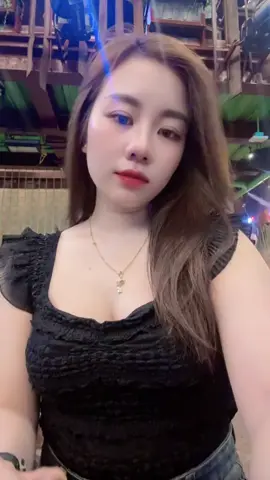 Nghe nhạc hơi buồn