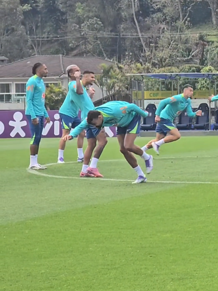 EITA FABRÍCIO! POR TODOS OS  ÂNGULO! ESTEVÃO ACHOU O ROSTO DO FABRÍCIO BRUNO!  #seleçãobrasileira #seleção #cruzeiro #futebol #brasil