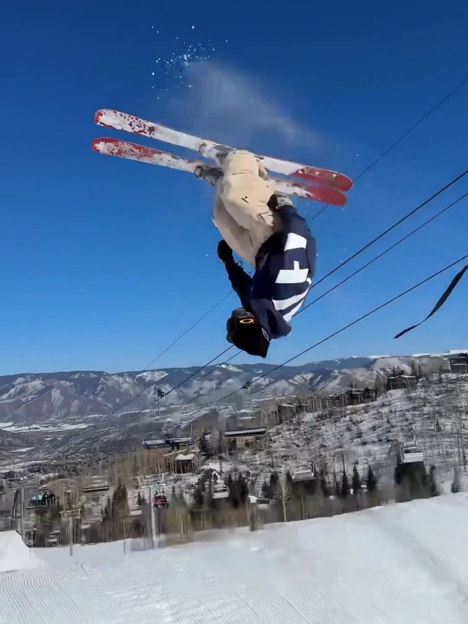 Kim Gubser making a flatspin 360 look as easy as a Sunday stroll. You love to see it 🤘 #tgrlivethedream #skiing #parktricks #skitricks #extremesport