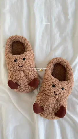 the cutest jellycat slippers for fall🥹🍂#girlythings #slippers #girlyaesthetic #jellycat #girlyfinds #furryslippers 