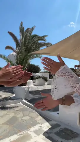 mykonos vibes 🇬🇷🤍 @dana.hen @leni_pntr @sara 