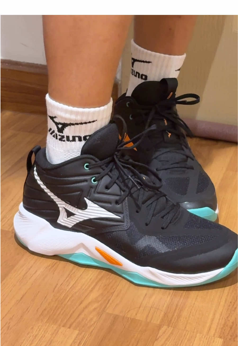 MIZUNO WAVE MOMENTUM PRO MID  #sgubvolleyball  #mizuno #รองเท้าวอลเลย์บอลmizuno 