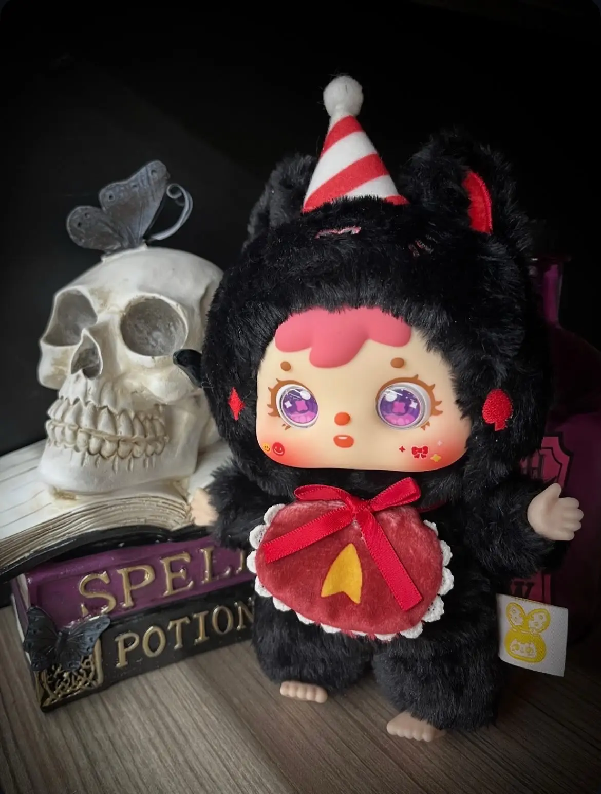 Every spooky girlie needs her cat 🐈‍⬛ Samuel - Between Dreams Series  Nightmare Cat  As soon as September hits I get the Spooky tinglesss hehe… This is one of my faveeee Samuels from my fave Series… She’s so soft & cuteee 🤗 and she’s got her little party hat on… she’s ready to celebrate all season right along with me🖤  ✨If you love Samuel as much as I do make sure you give the Samuel pages a follow and check out the rest of their amazing series!!✨ @meiyiyousamuel @meiyiyouofficial @samuel  US @Samuel Japan 