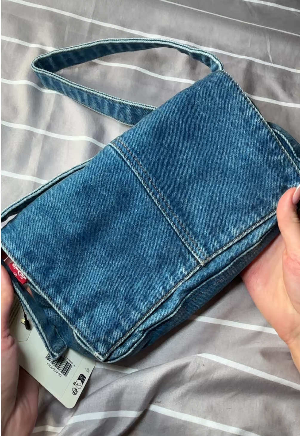 I’m sorry… whattttt 😳 my fave purchase of the year 😍😍😍 @Levi’s #fyp #handbagtiktok #bag #levis #handbag 