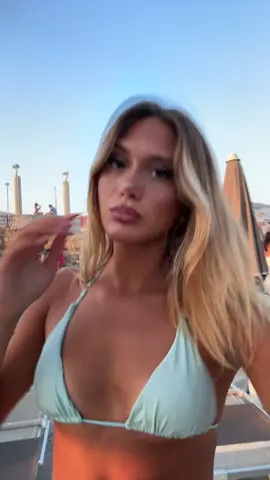 Tik tok sono al mare