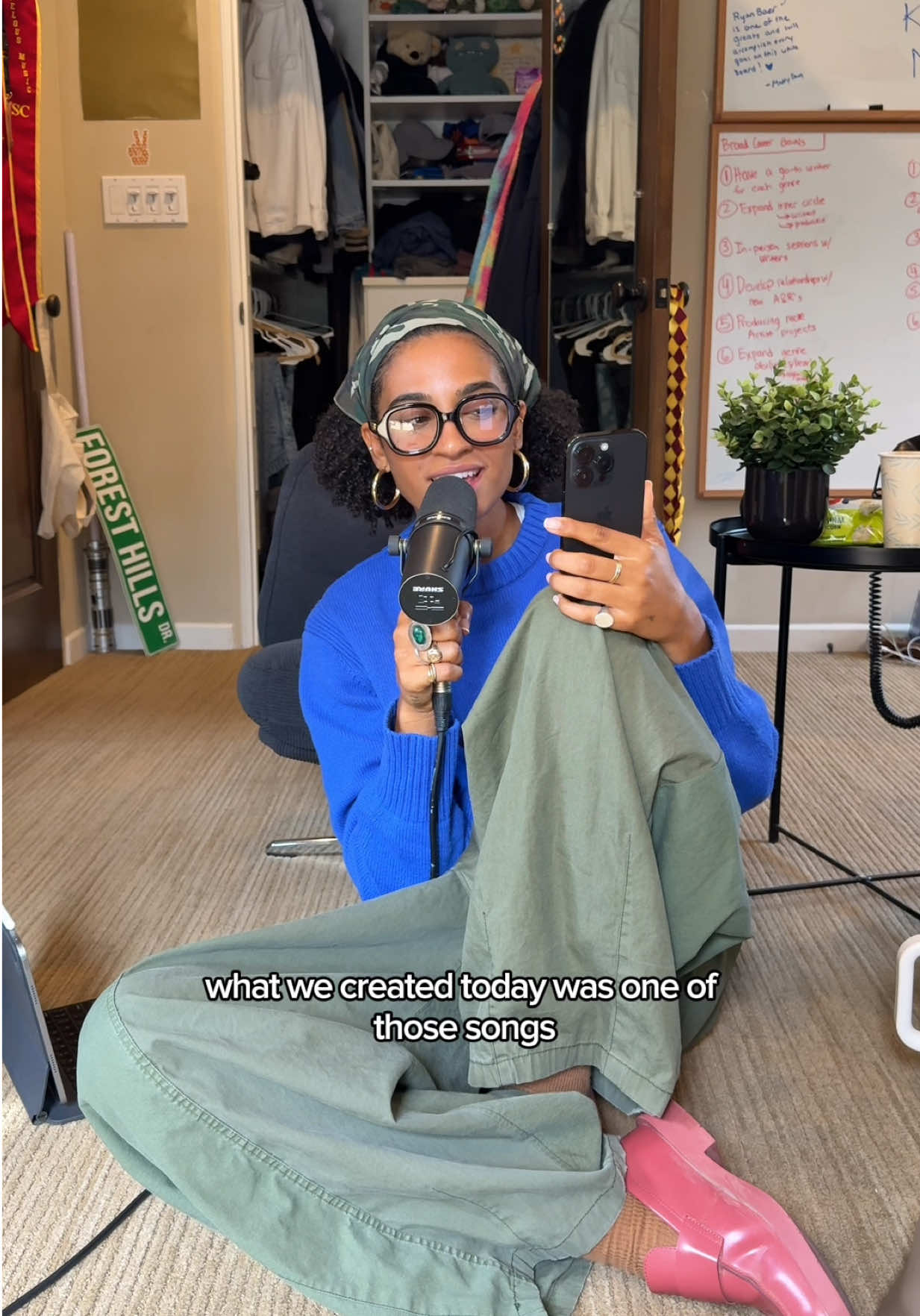 Healing in the stu with my homies and my new @Aveeno skin relief healing ointment #AveenoPartner