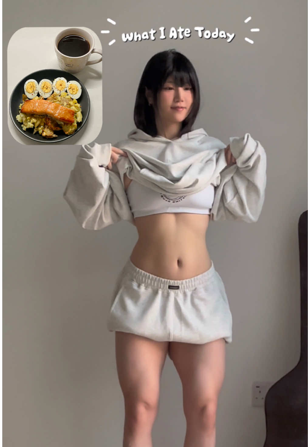 -Breakfast: salmon, potatoes, coffee ☕️ with sf hazelnut syrup -Pre-workout snack: banana🍌  -After-workout meal: chicken, egg, rice,  -Dinner: shrimps and calamari, malt loaf 🍞  -Dessert: ice cream 🍨 