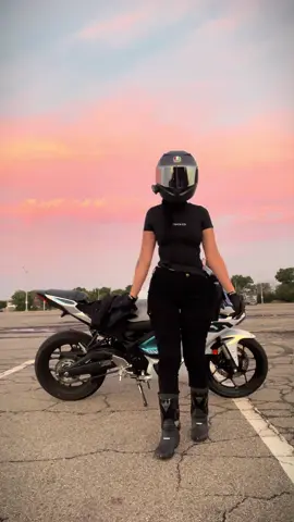 Had to hop on this trend 😉 #yamaha #bikercouple #bikergirl #bikelife #biketok 