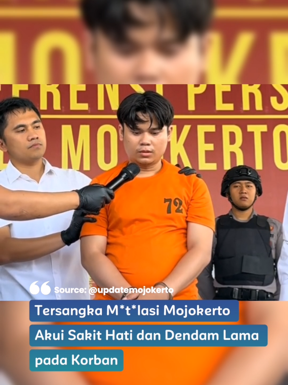 Tersangka Mutilasi Mojokerto Akui Sakit Hati dan Dendam Lama pada Korban Seorang pria bernama Alvi Maulana, 24, mengaku tega menghabisi nyawa pacarnya, TAS, 25, asal Lamongan, karena sakit hati yang dipendam sejak lama. Korban dibunuh di kamar mandi kos kawasan Lakarsantri, Surabaya, pada Minggu (31/8) dini hari, lalu dimutilasi menjadi ratusan potongan kecil. Potongan tubuh korban kemudian dibuang di jurang tepi jalan raya Pacet-Cangar, Mojokerto, pada Selasa (2/9) pagi. Dalam keterangan di Polres Mojokerto, Senin (8/9), tersangka mengaku sering bertengkar dengan korban karena masalah asmara dan ekonomi. Ia menyebut korban bersikap temperamental serta menuntut hidup glamor, sehingga membuatnya semakin tertekan. Pemicunya terjadi saat dirinya dikunci di kamar kos selama satu jam hingga emosi memuncak. Hubungan keduanya diketahui telah berlangsung sejak kuliah, sekitar 4-5 tahun terakhir. #radarsurabaya #jawapos #viral #surabaya #fyp 