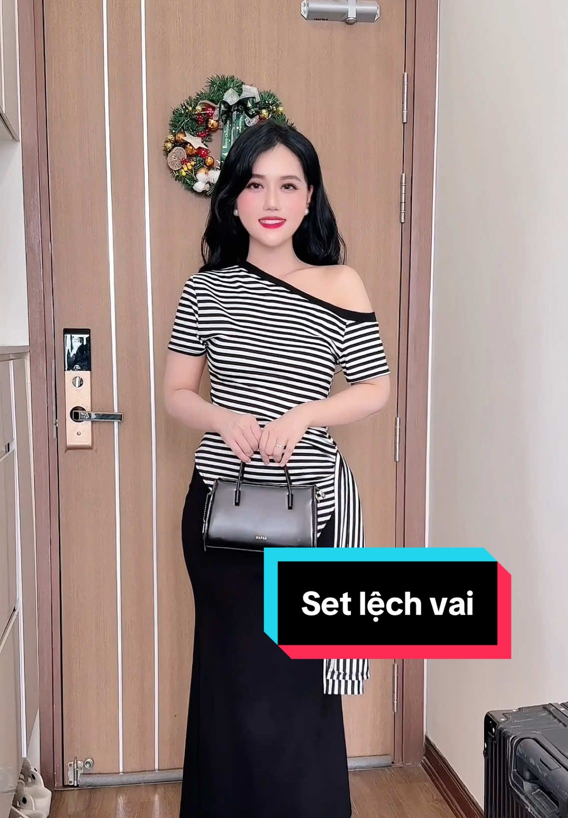 Sét áo kẻ lệch vai kèm chân váy #setaovay #setdoxinh #trending #fypシ゚ #thoitrang 