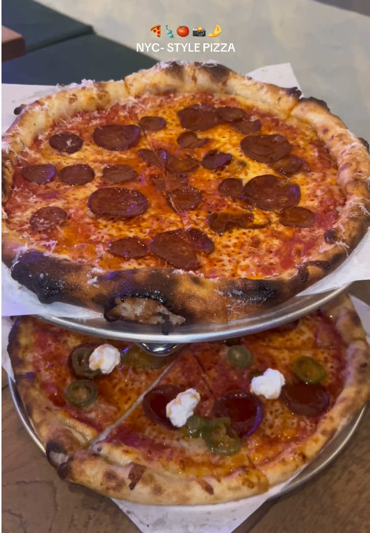 If there’s something I’m always gonna crave is a New York style pizza. Today we went to @MOB Pizza Socials and tried SO many bites. 🍕🗽 and let me tell you the belly was happy. Pizza chosen: Boss lady & Joey doesn’t share (both with peperoni of course) Starters: - Garlic & Parmesan fries (if you love garlic this is a must) - jalapeno & cream cheese bites (obvs paired  with  marinara sauce) 📍MOB Pizza Socials, Shoreditch  #londonhotspots #londonrestaurants #londonfoodie #londonfood #londonpizza invite