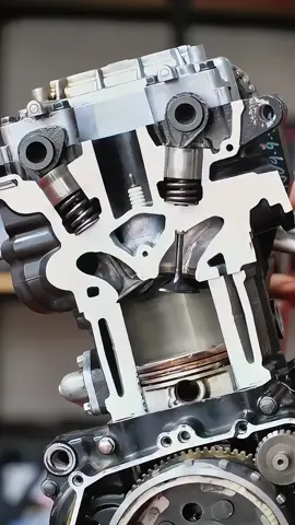 Cómo funciona un motor de cuatro tiempos de una moto 