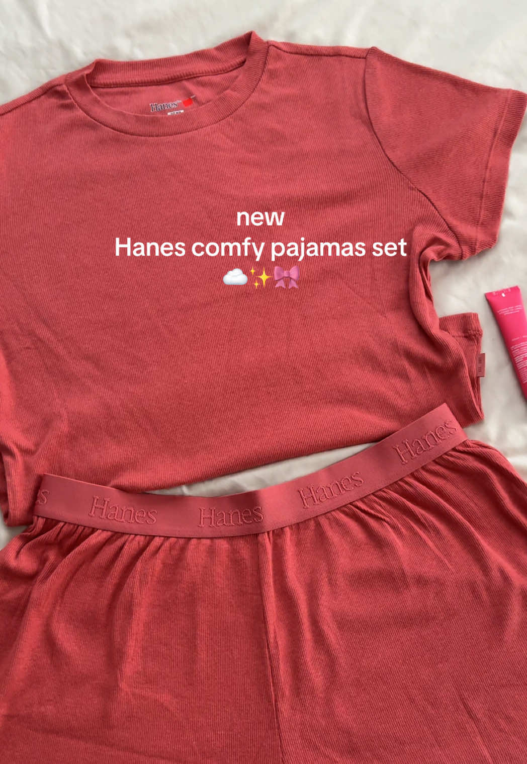 #hanes #hanesloungeset #hanespajamas #comfortablepajamas #tiktokshopcreatorpicks #affordablepajamas #pajamaset #pajamasets 