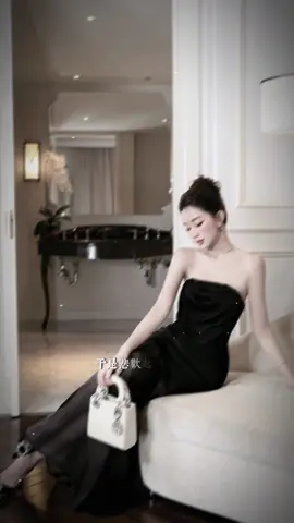 Shop trở lại với nhạc giật giật để lên cho các nàng mẫu váy lụa mới về nhà em ạ! 📍Giá thuê chỉ 59🐠 #lavixinh #thuevay #thuevayhanoi#CapCut #xuhuong 