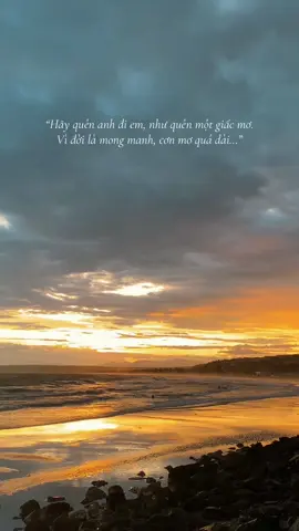 “Hãy quên anh đi em, như quên một giấc mơ. Vì đời là mong manh, cơn mơ quá dài…” #bien #muine #phanthiet #hoanghon #xhhhhhhhhhhhhhhhhhhhhhhh 