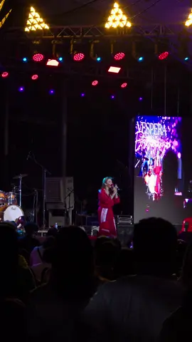 Maganda na nga, maganda pa boses! perfect!!👏👏🥰 #julieannesanjose😍🥰  #voltes5themesong  #clavervesperaextravaganza 