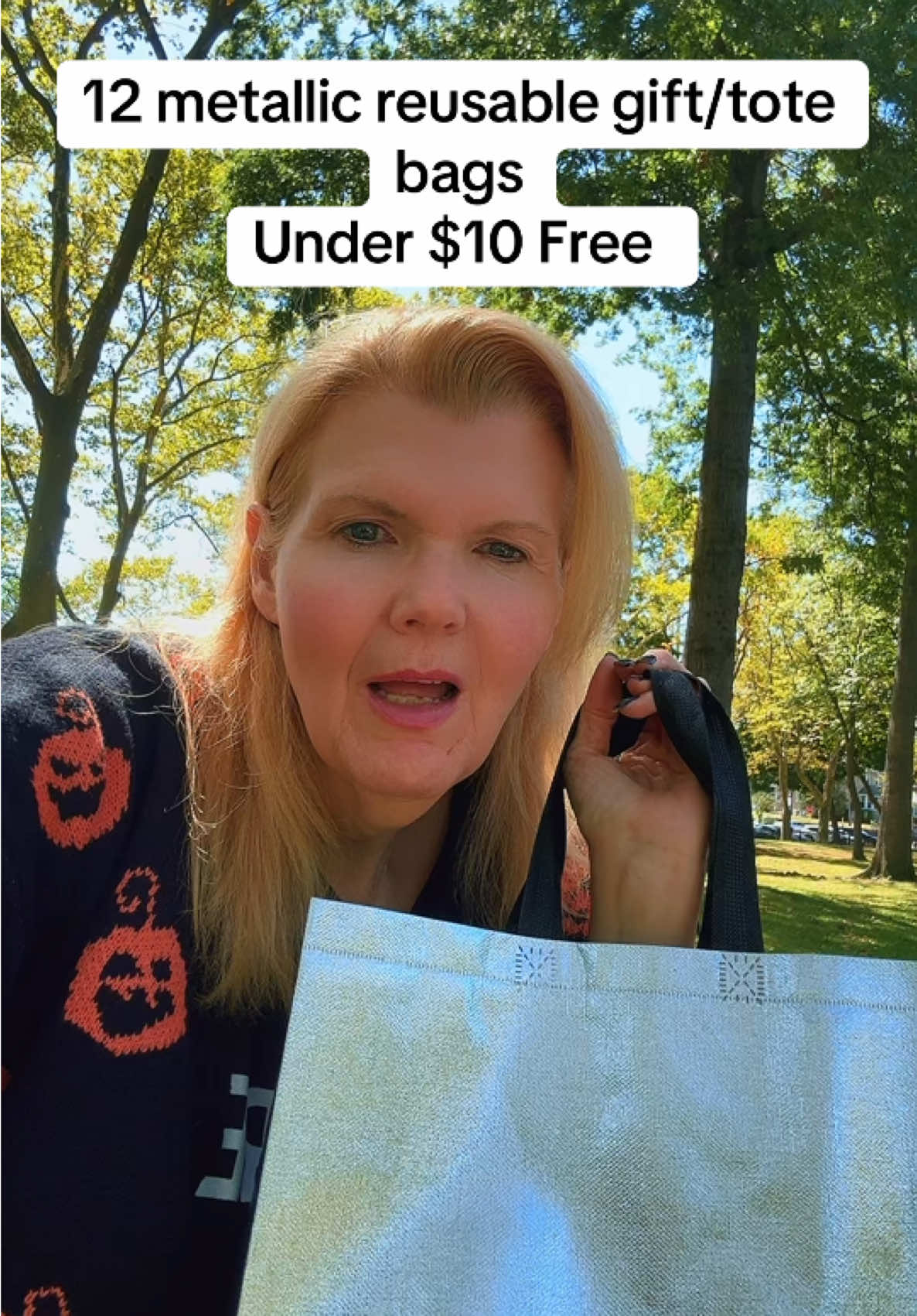 With the band on plastic bags, it is hard to have just a little tote bag to go by. This is gonna be your new little tote bag. They’re very cool in color of the metallic you get 12 of them under $10 free shipping #GiftBag #ToteBag #Reusable#Bag #ShoppingBag. 