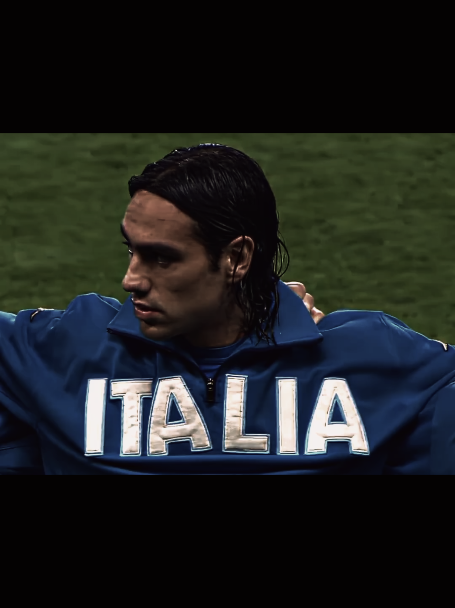 Italy squad was so stacked 🇮🇹😮‍💨 #italy #worldcup #2002 #viral #fyp 