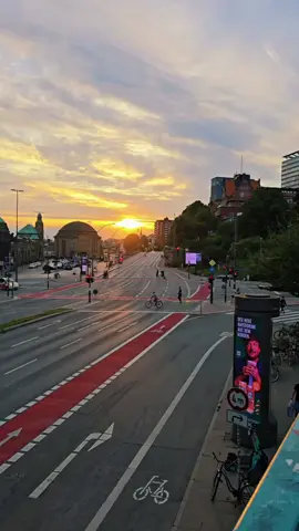 غروب الشمس من مدينة #هامبورغ  #Hamburg #fürdich ##غروب #الشعب_الصيني_ماله_حل😂😂 