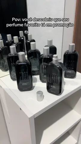 🔥 Egeo Bomb Black é uma explosão gourmand intensa! 	•	Abertura: fresca e cítrica (bergamota, hortelã, maçã). 	•	Coração: couro marcante com madeiras elegantes. 	•	Fundo: caramelo, baunilha e tiramisù super adocicados. ➡️ Perfume doce, sedutor e noturno, com projeção alta e fixação longa. Ideal para baladas, encontros e climas frios.