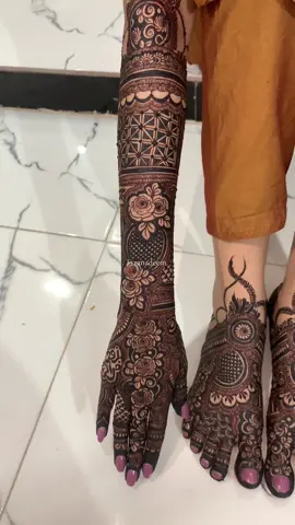 Bookings are open till January 2026 #henna #mehandi #bridalmehndi #hennaartist #hennadesign 