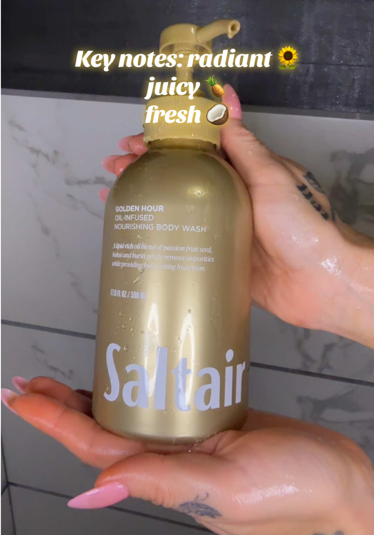 I’m not even joking this smells SO good, I love the pink but I’m IN love with the golden hour ✨🤩🌟🍍🌻 @Saltair Body #goldenhour #saltairbody #saltairgoldenhour #goldenhourglow #glowingskin 